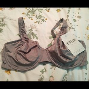 NWT Uniform by Nikki Dekker Unlined Triangle